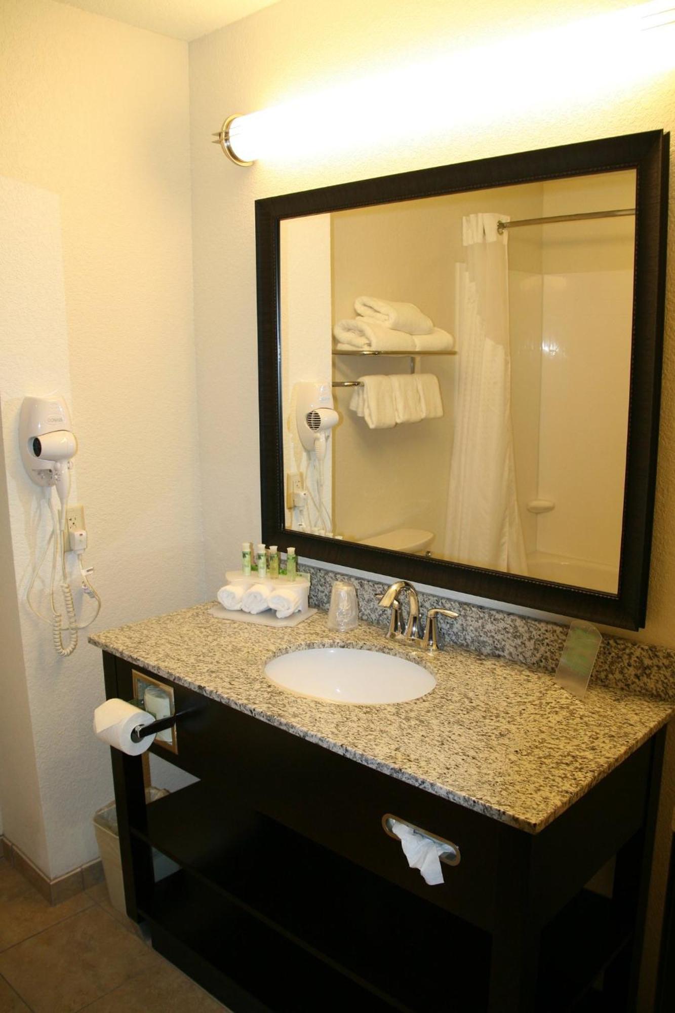 Holiday Inn Express & Suites Nevada By Ihg Buitenkant foto