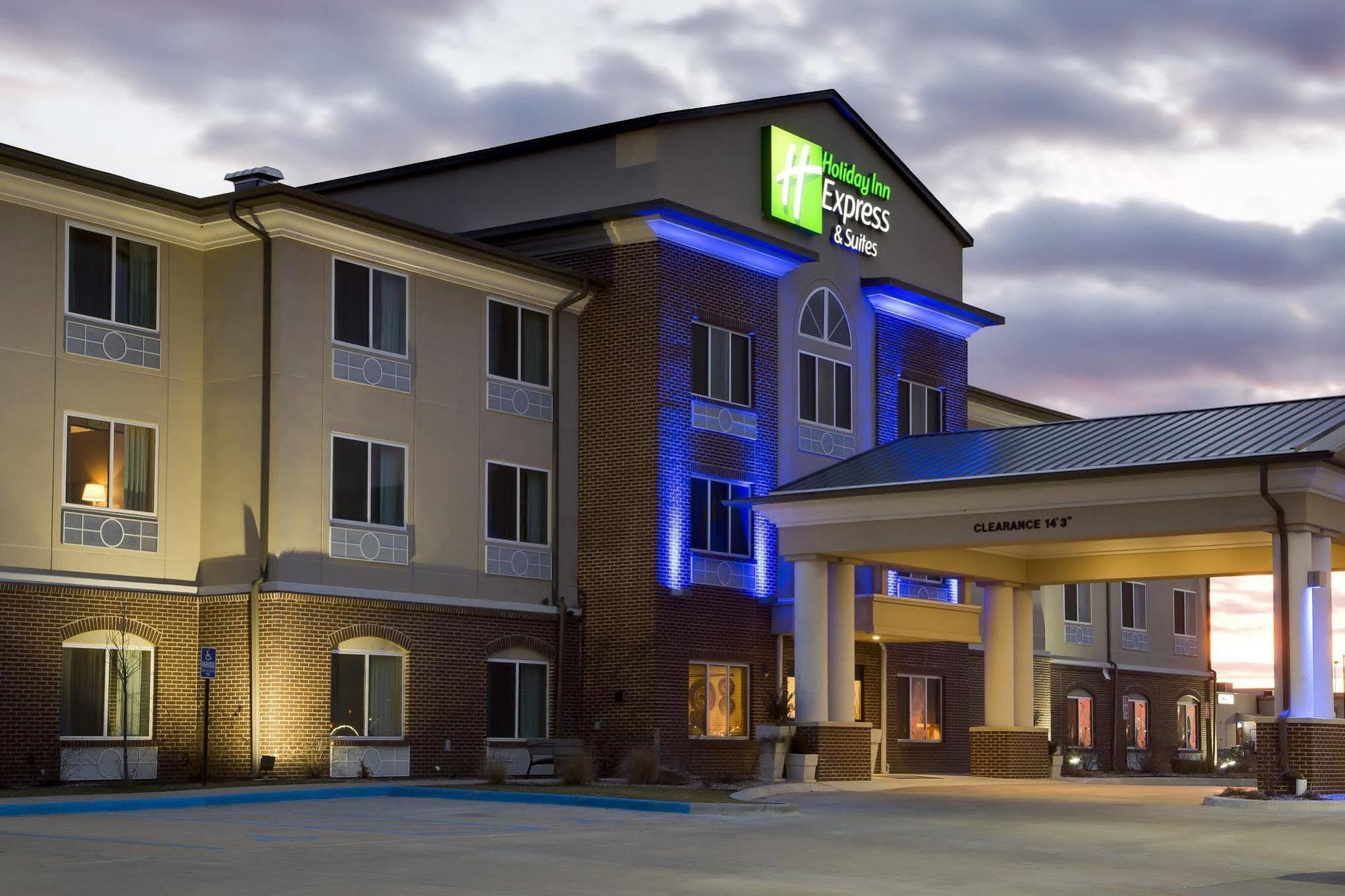 Holiday Inn Express & Suites Nevada By Ihg Buitenkant foto