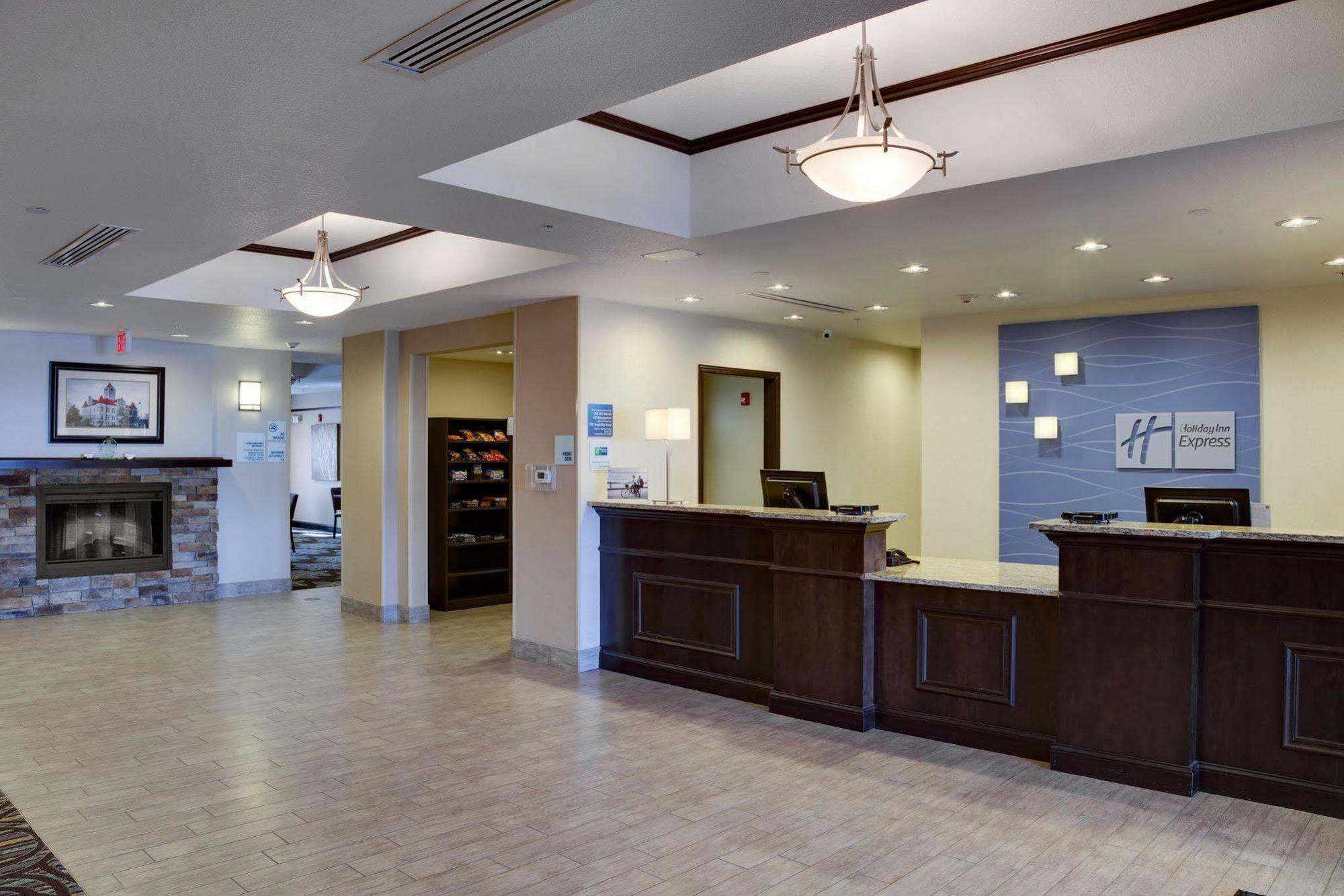Holiday Inn Express & Suites Nevada By Ihg Buitenkant foto